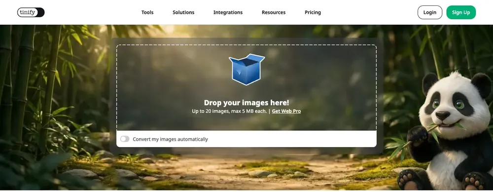 張 1 TinyPNG 首頁上傳區，虛線框內寫著 Drop your images here，下方標示一次最多 20 張、每張上限 5 MB，底下有 Convert my images automatically 開關